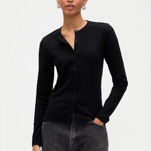 Gap Ribbed Button-Up Top